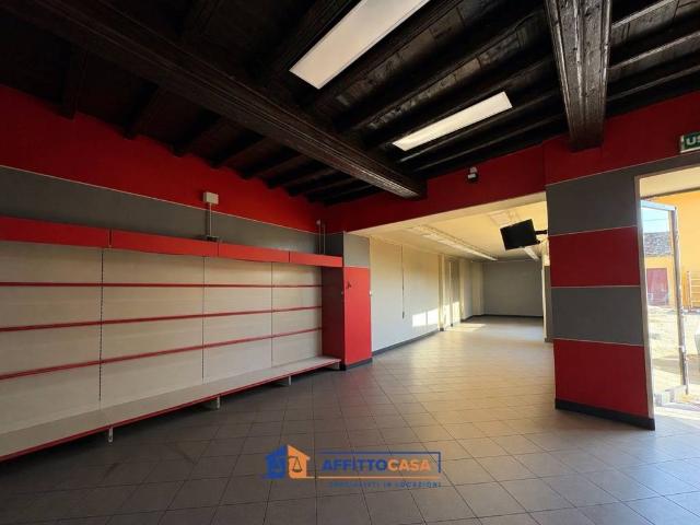 Locale Commerciale in affitto a Piemonte, Cuneo