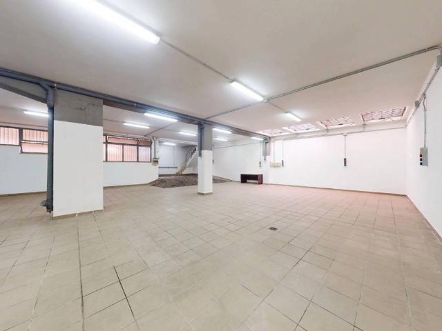 Locale Commerciale in affitto a Puglia, Lecce