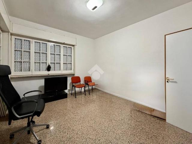 Locale Commerciale in affitto a Puglia, Lecce