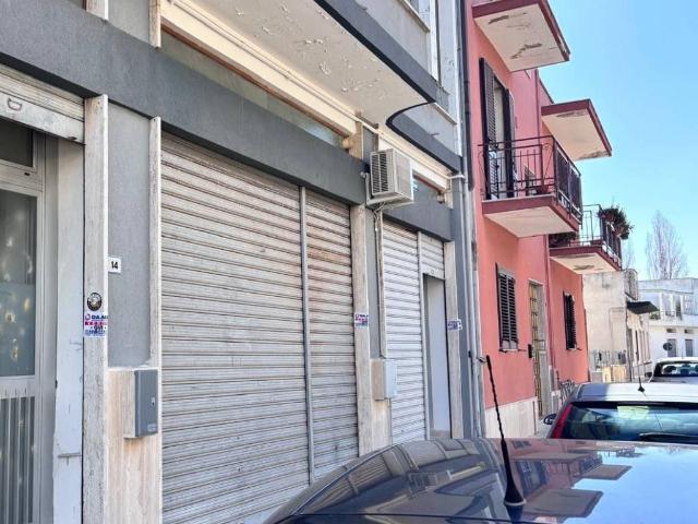 Locale Commerciale in affitto a Puglia, Lecce