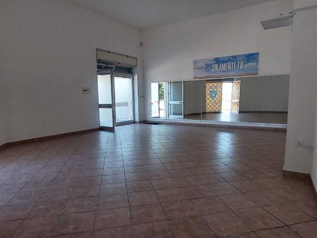Locale Commerciale in affitto a Puglia, Lecce