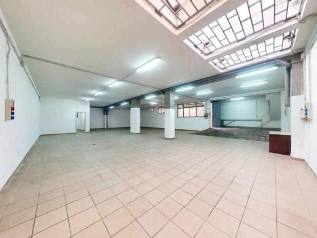 Locale Commerciale in affitto a Puglia, Lecce