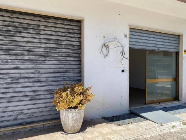 Locale Commerciale in affitto a Puglia, Lecce