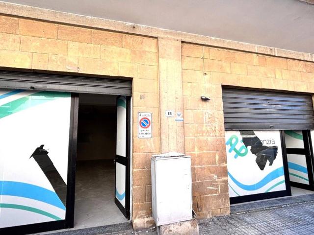 Locale Commerciale in affitto a Puglia, Lecce