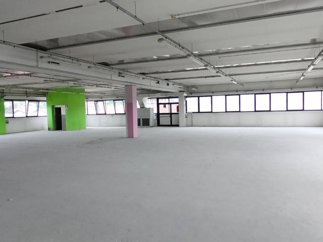 Locale Commerciale in affitto a Cavaria, Cavaria Con Premezzo