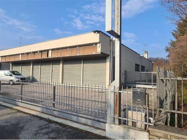 Locale Commerciale in affitto a Cavaria, Cavaria Con Premezzo