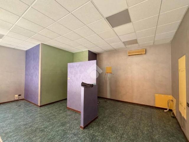 Locale Commerciale in affitto a Cavenago Brianza, Lombardia