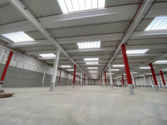 Locale Commerciale in affitto a Cavenago Brianza, Lombardia