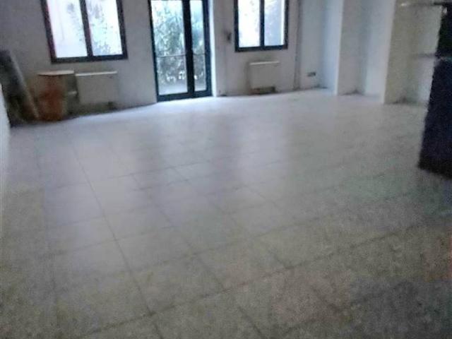 Locale Commerciale in affitto a Unione Comuni Modenesi Area Nord, Cavezzo