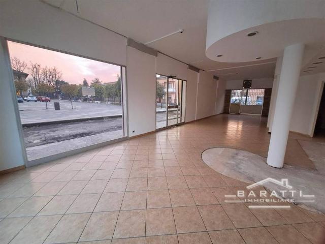 Locale Commerciale in affitto a Unione Comuni Modenesi Area Nord, Cavezzo