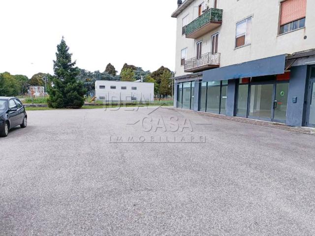 Locale Commerciale in affitto a Unione Comuni Modenesi Area Nord, Cavezzo