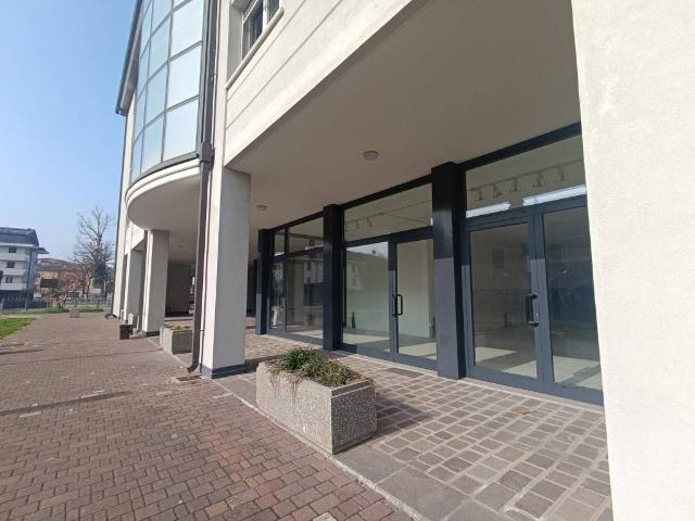 Locale Commerciale in affitto a Unione Comuni Modenesi Area Nord, Cavezzo