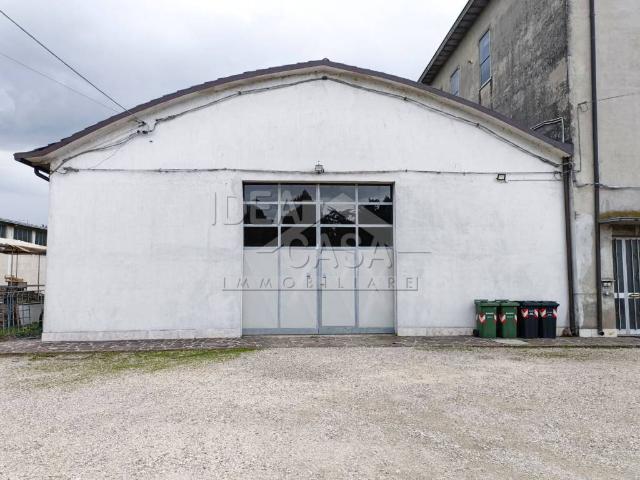 Locale Commerciale in affitto a Unione Comuni Modenesi Area Nord, Cavezzo