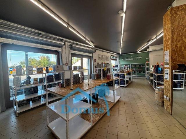 Locale Commerciale in affitto a Piemonte, Torino