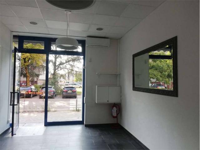 Locale Commerciale in affitto a Val d’Enza, Re