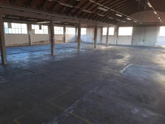 Locale Commerciale in affitto a Val d’Enza, Re