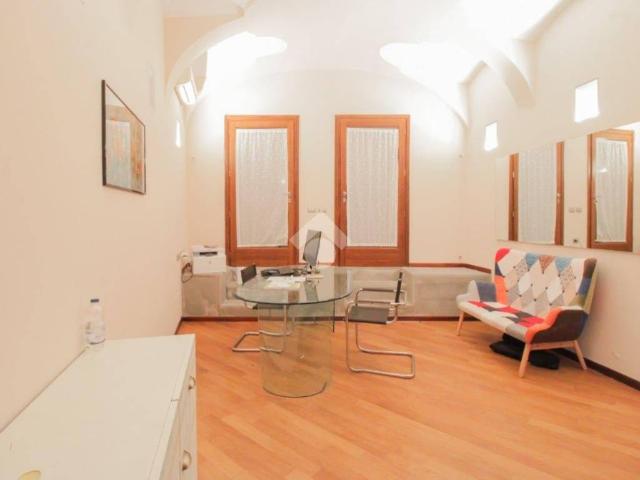 Locale Commerciale in affitto a Cazzago San Martino, Lombardia