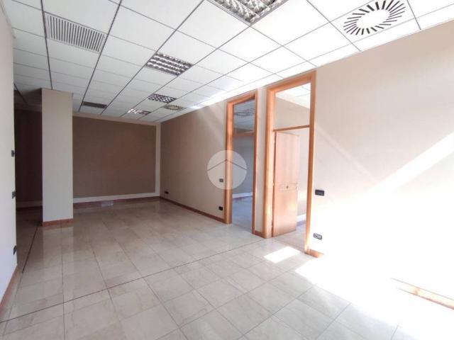 Locale Commerciale in affitto a Cazzago San Martino, Lombardia