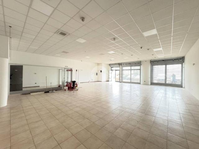 Locale Commerciale in affitto a Cazzago San Martino, Lombardia