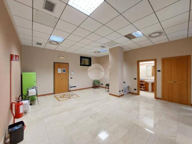 Locale Commerciale in affitto a Cazzago San Martino, Lombardia