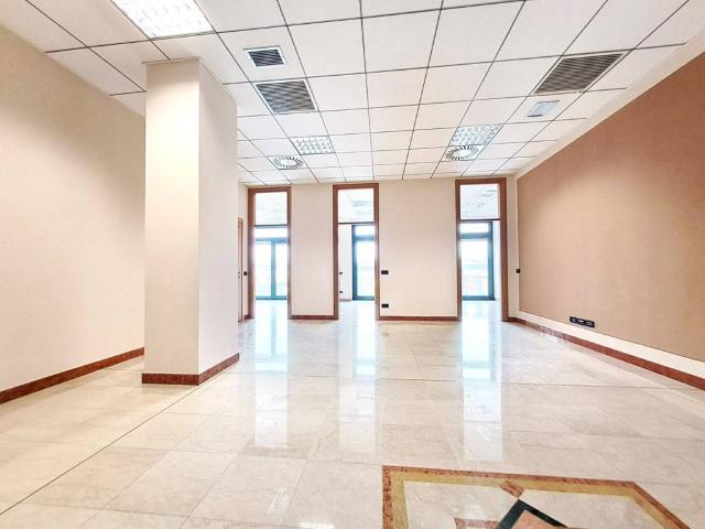 Locale Commerciale in affitto a Cazzago San Martino, Lombardia