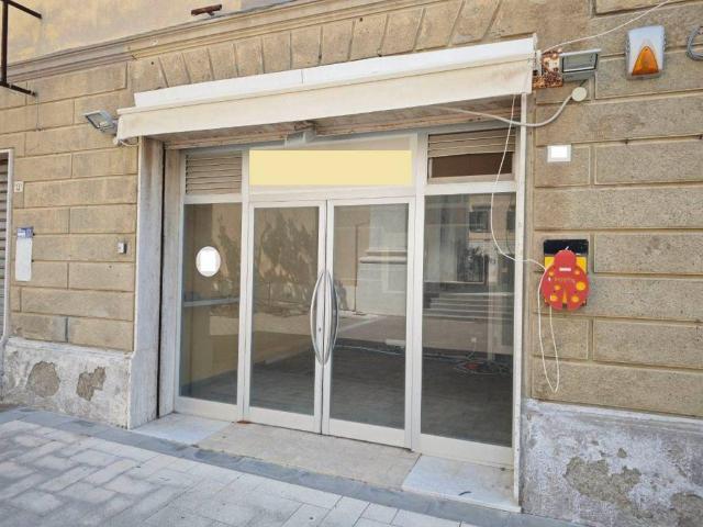 Locale Commerciale in affitto a Cecina, Livorno