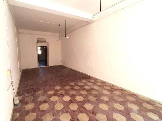 Locale Commerciale in affitto a Cecina, Livorno