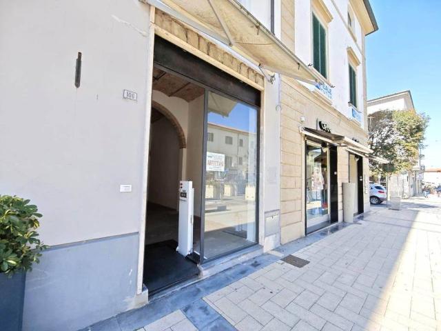 Locale Commerciale in affitto a Cecina, Toscana