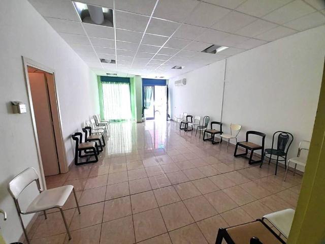 Locale Commerciale in affitto a Cecina, Livorno