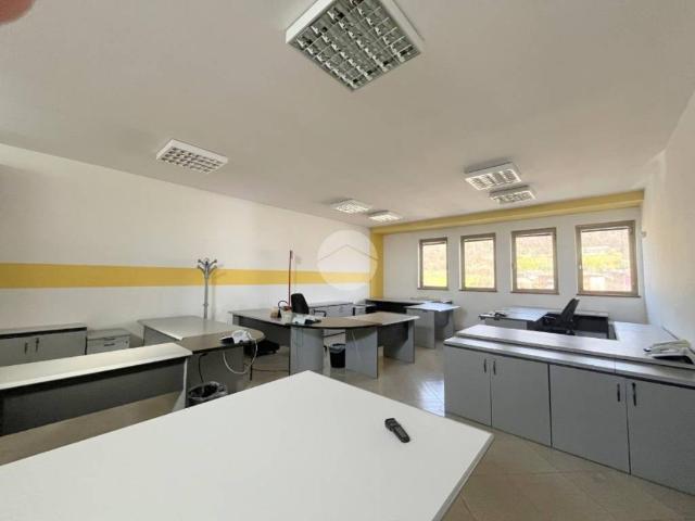 Locale Commerciale in affitto a Cellatica, Lombardia