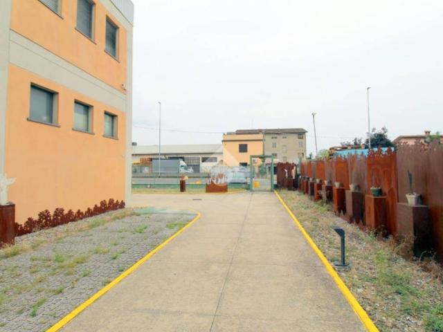 Locale Commerciale in affitto a Cellatica, Lombardia