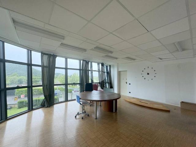 Locale Commerciale in affitto a Cellatica, Lombardia