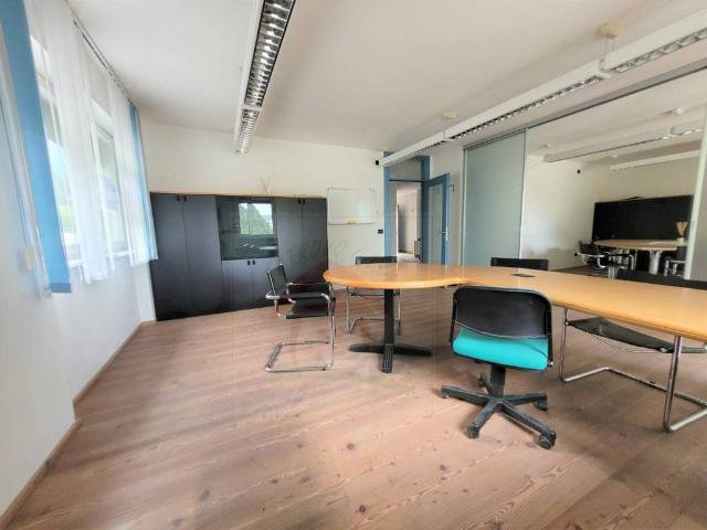 Locale Commerciale in affitto a Comunità della Valle di Cembra, Cembra