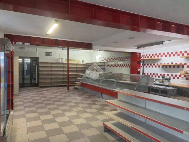 Locale Commerciale in affitto a Cenate Sopra, Lombardia