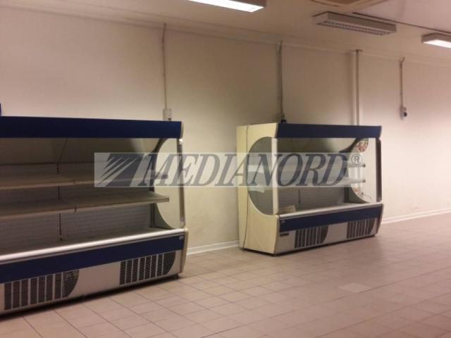 Locale Commerciale in affitto a Cenate Sotto, Lombardia
