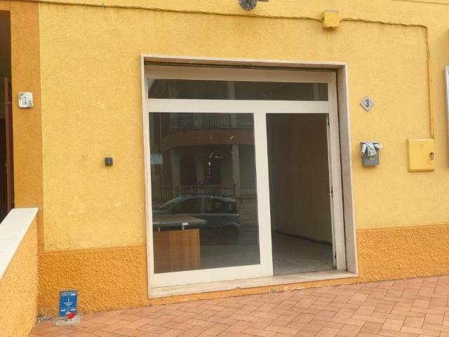 Locale Commerciale in affitto a Ripattoni Vecchio, Cepagatti