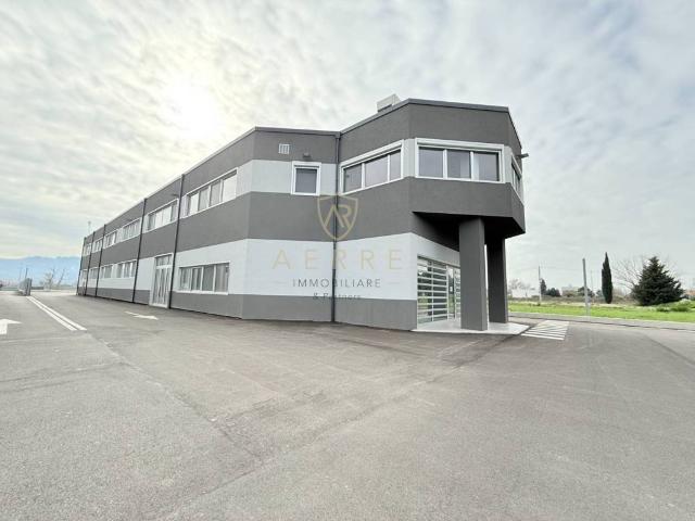Locale Commerciale in affitto a Cepagatti, Abruzzo