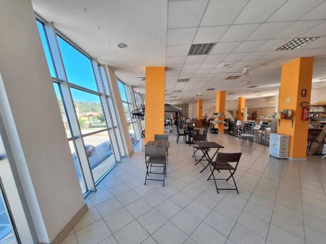 Locale Commerciale in affitto a Ceppaloni, Campania