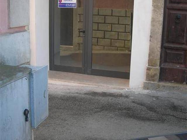 Locale Commerciale in affitto a Ceprano, Lazio