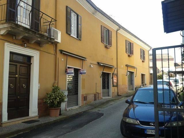 Locale Commerciale in affitto a Ceprano, Lazio