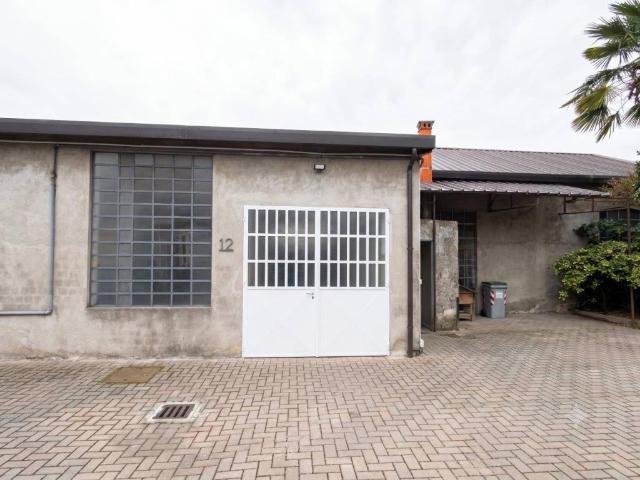 Locale Commerciale in affitto a Piemonte, Novara