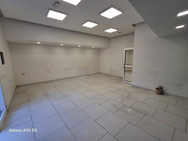Locale Commerciale in affitto a Cercola, Campania