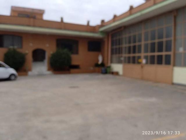 Locale Commerciale in affitto a Municipalità 6, Cercola