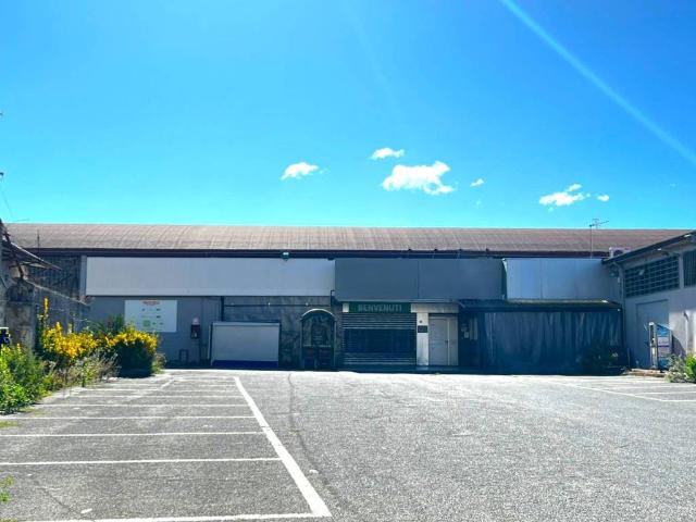 Locale Commerciale in affitto a Cercola, Campania