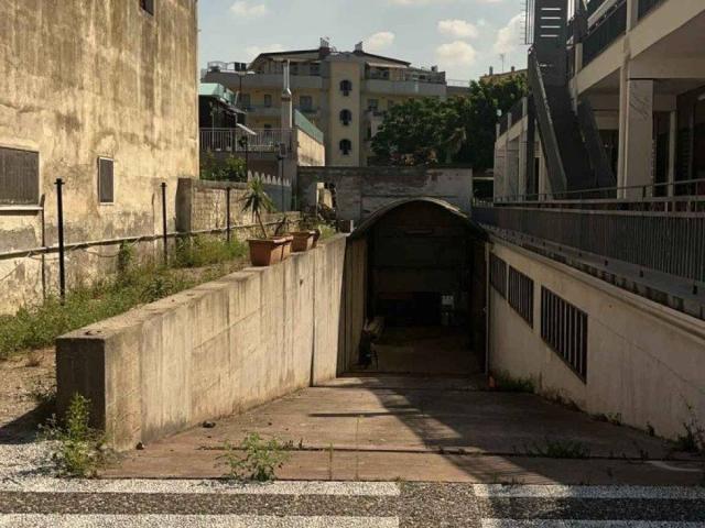 Locale Commerciale in affitto a Cercola, Campania