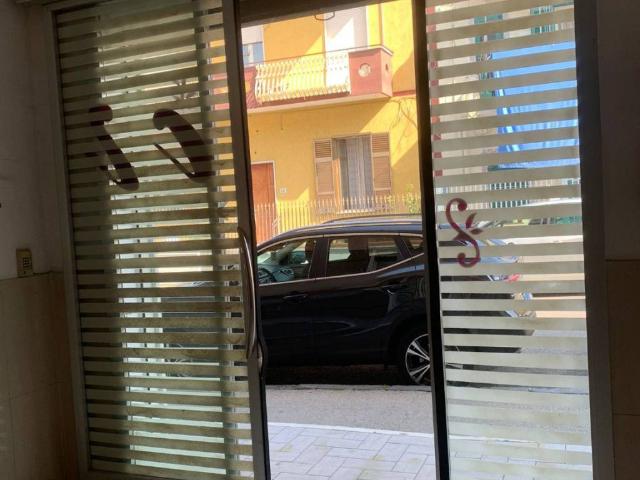 Locale Commerciale in affitto a Cercola, Campania