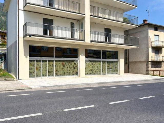 Locale Commerciale in affitto a Cerete, Lombardia