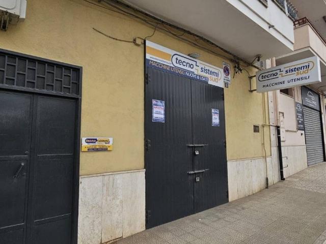 Locale Commerciale in affitto a Puglia, Foggia