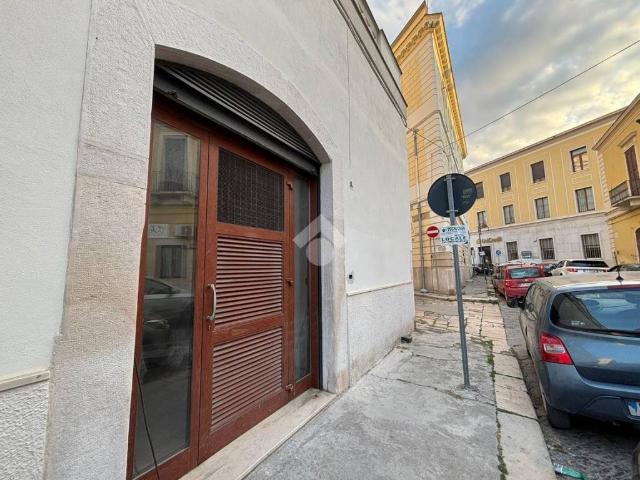 Locale Commerciale in affitto a Puglia, Foggia