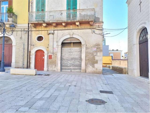 Locale Commerciale in affitto a Puglia, Foggia